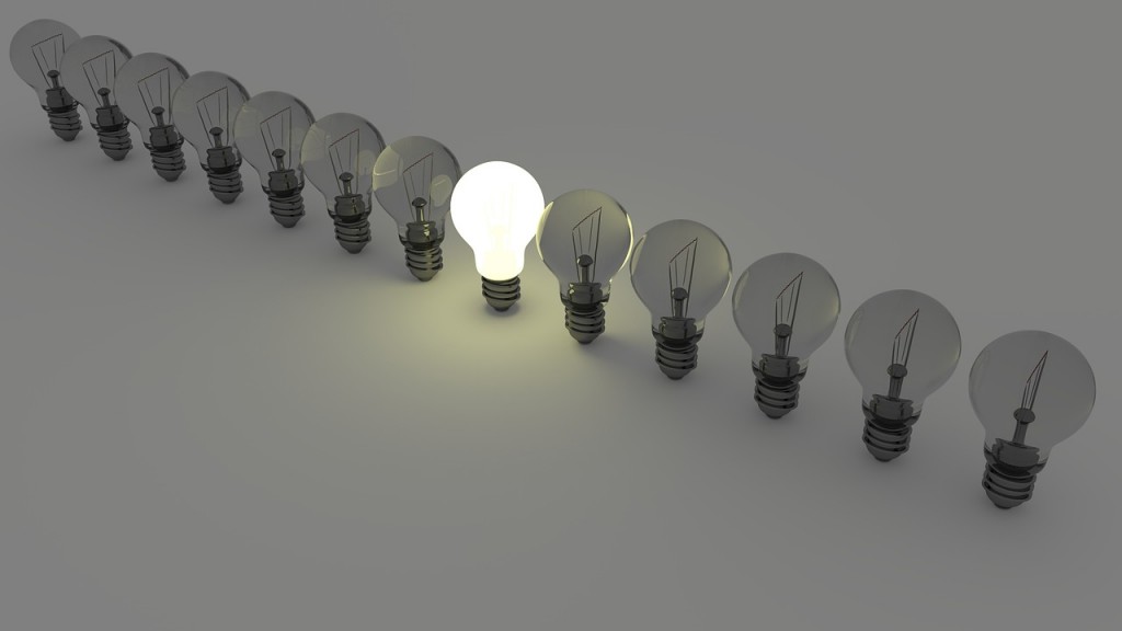 A row of 13 lightbulbs in a diagnal row. Only the center lightbulb is lit.