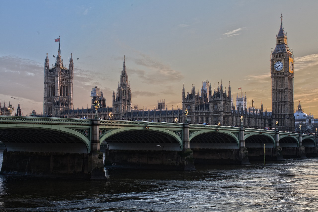 The Westminster Bridge over the Thames with Big Ben in the background.